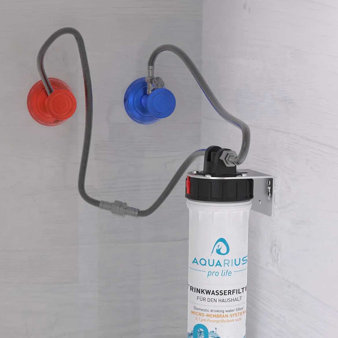 Anschluss des MMS Wasserfilters unter einer Küchenspüle