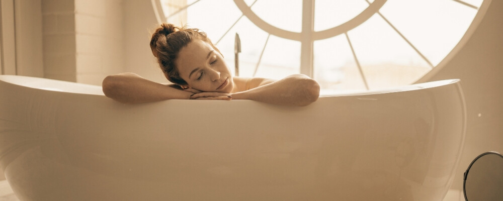 Selfcare in der dunklen Jahreszeit: Warum die Badewanne nicht reicht – und was stattdessen hilft - Selfcare in der dunklen Jahreszeit: Warum die Badewanne nicht reicht – und was stattdessen hilft 