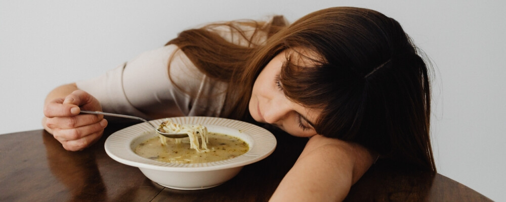 Warum du im Sommer weniger Hunger hast – und wie du trotzdem auf deine Nährstoffe kommst - Warum du im Sommer weniger Hunger hast – und wie du trotzdem auf deine Nährstoffe kommst