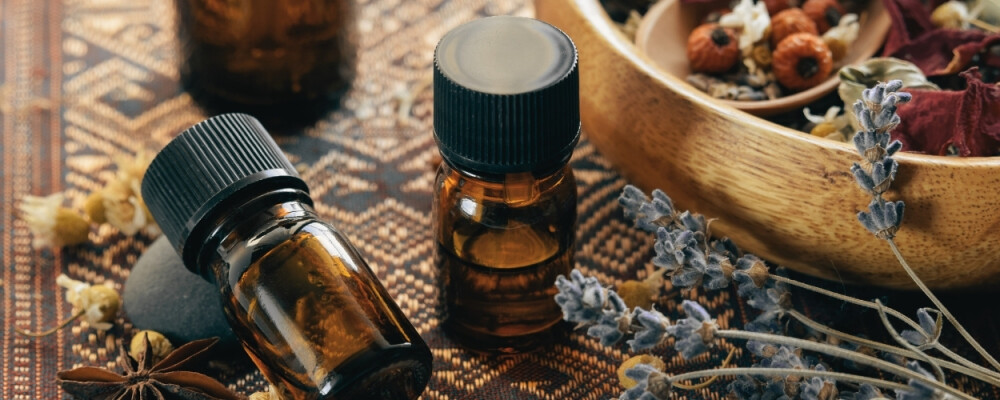 Ätherische Öle Teil 1 - Inhaltsstoffe, Anbaugebiete und Verfahren zur Ölgewinnung - Herstellung ätherischer Öle - Teil 1 | vitalundfitmit100