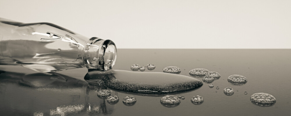 Leitungswasser vs. Flaschenwasser: Deswegen sollten Sie kein Wasser kaufen - Was ist gesünder? Leitungswasser oder Flaschenwasser? | vitalundfitmit100