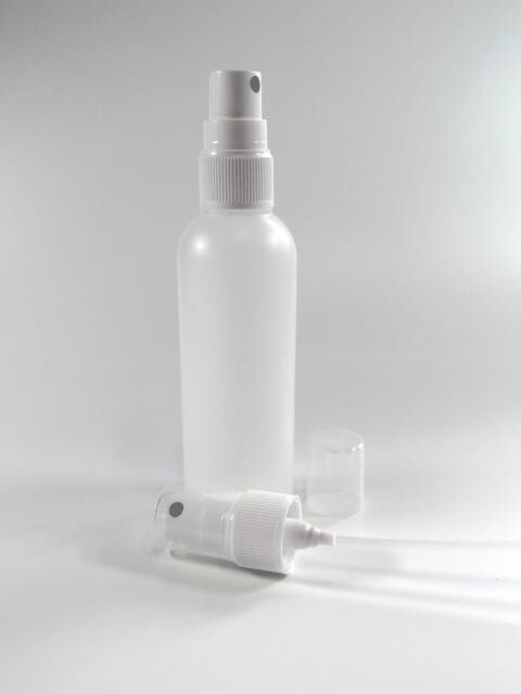 100 ml leere, transparente Sprühflasche in HDPE inkl. Pumpe und Zerstäuber (Sprühkopf)
